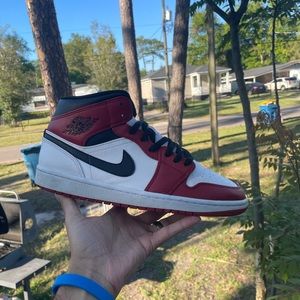 Air Jordan 1 Chicago Mid